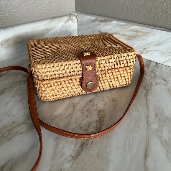 Stylish Tan Woven Crossbody Bag - Picture 2 of 3